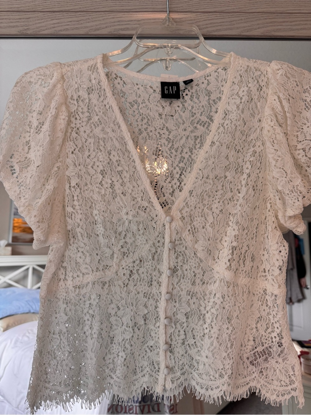 GAP Ivory Lace Button-Front V-Neck Puff Sleeve Blouse
